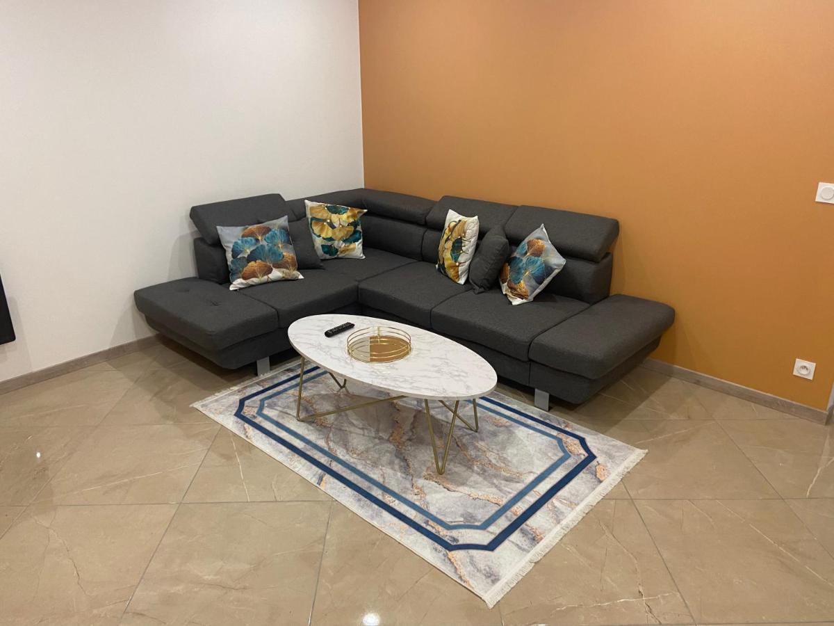 Apparemment T3 dans une villa neuf . Drap Extérieur photo
